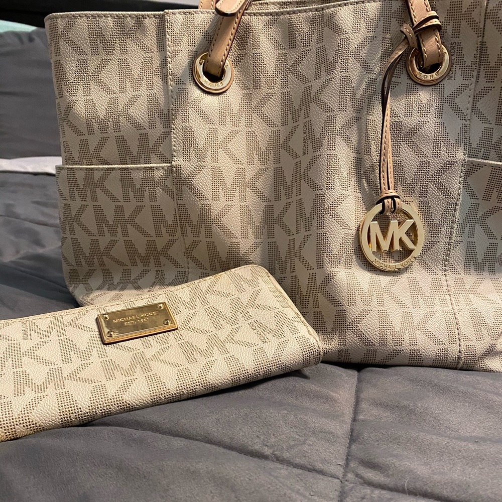 Michael Kors Jet Set Logo Purse